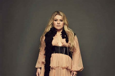 10 Best Kelly Clarkson Songs of All Time - Singersroom.com