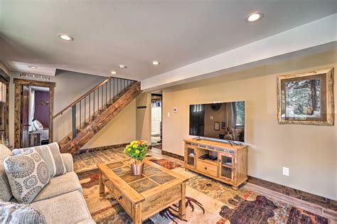 Luxe Updated Home w/ Grill + Hot Tub: 4 Mi to RMNP - Estes Park, CO | Evolve