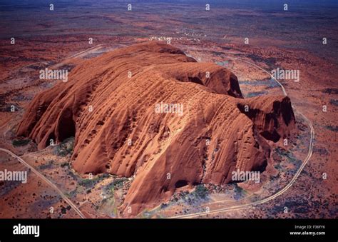 Luftaufnahme über Uluru (Ayers Rock) Uluru Kata Tjuta National Park ...