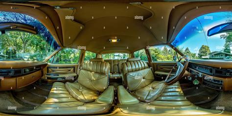 360° view of 1977 Lincoln Continental Interior, Front Seat - Alamy