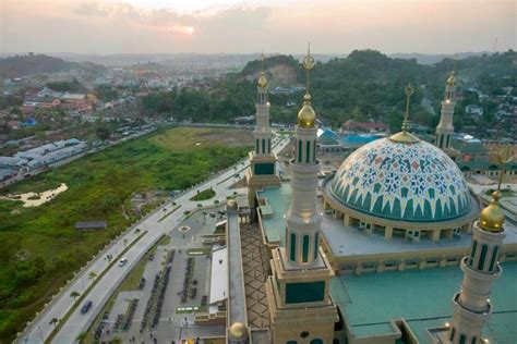 Samarinda Islamic Center Mosque, Kalimantan Timur, Indonesia Moroccan ...