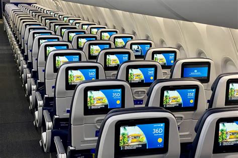 Where to sit: United’s Boeing 737 MAX 8 with the new signature interior