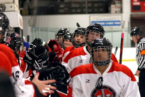 WHS girls hockey team starts well, tops Waseca - The Globe | News ...