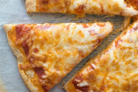 Bisquick Pizza Dough Recipe - How to Make a Simple Yeast Free Pizza Crust with Bisc… | Pizza ...