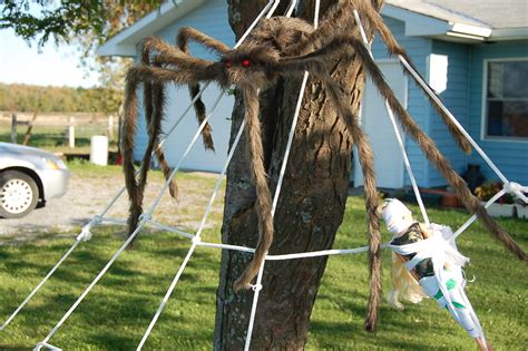 Halloween DIY #2 : Giant Lawn Spiderwebs