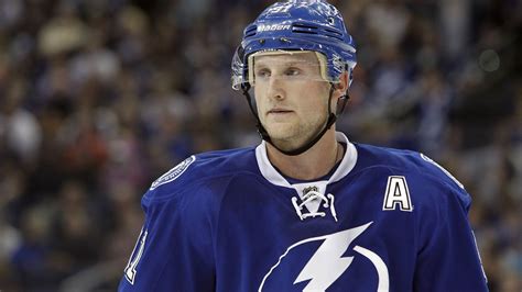 Steven Stamkos injury: Lightning forward leaves game after gruesome ...