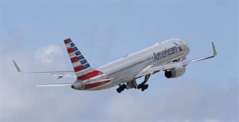 American Airlines to Raise Pay for Pilots, Flight Attendants - WSJ