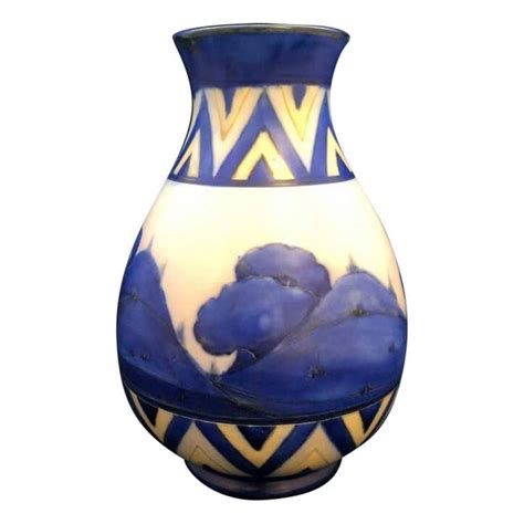 Moorcroft Pottery Vase, circa 1920 For Sale at 1stDibs