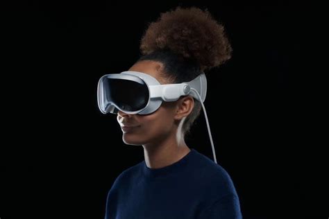 Apple Vision Pro VR Headset: Price, Release Date, Specs