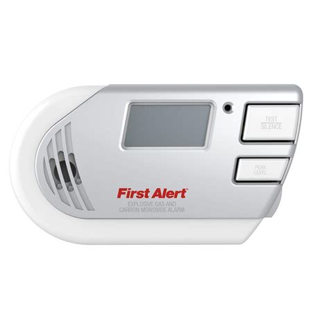 First Alert Plug-In Explosive Gas and Carbon Monoxide Detector Alarm with Digital Display ...