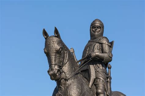 Robert the Bruce Statue at the Battle of Bannockburn Visitor Centre ...