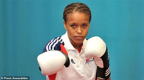 London 2012 boxer Natasha Jonas turns professional | Daily Mail Online