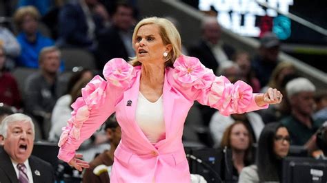 "That's So Not Real": 'Narcissistic' LSU Coach Kim Mulkey Defends Her On-Court Eccentricity ...