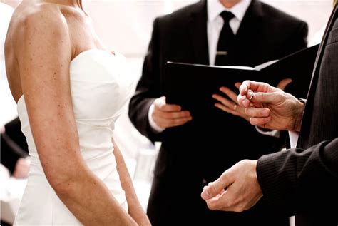 How Much Should a Wedding Officiant Charge?