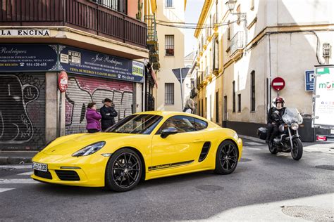 718 Cayman T Racing Yellow (S-GO 1208) - The Porsche 718 T