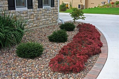 How to Make Rock Mulch Look Amazing | Landscaping with rocks, Rock ...