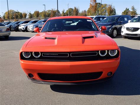 New 2019 Dodge Challenger SXT RWD 2dr Car