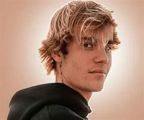 Justin Bieber Biography - Facts, Childhood, Family Life & Achievements