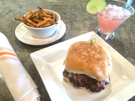 I Finally Tried The Famous Babalu Burger | I Love Memphis