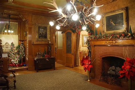 Pabst Mansion decks the halls for Christmas Twilight Tours | Milwaukee ...