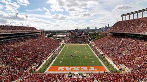 Texas Longhorns football field named for Earl Campbell, Ricky Williams