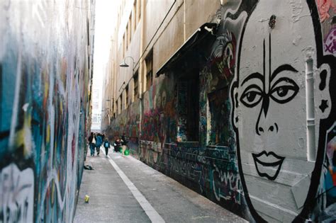 Street Art in Melbourne Laneways - Entouriste