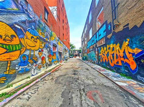 Street Art in Graffiti Alley, Toronto - Explanders