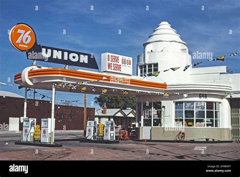 Union 76 gas station hi-res stock photography and images - Alamy