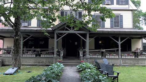 Historic Norwich Inn Welcomes Guest on Foot or by Car | Seven Days Vermont