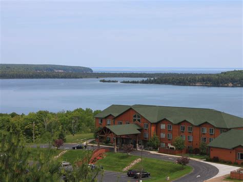 Holiday Inn Express Munising-Lakeview Hotel in Munising, Michigan - Munising Hotels