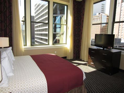 Embassy Suites by Hilton St. Louis Downtown, St Louis | Best deals | lastminute.com