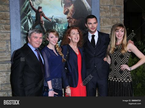 Nicholas Hoult Family Photos - Jakustala