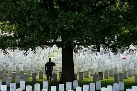 Thousands of flags to fill Arlington National Cemetery for Memorial Day - CSMonitor.com