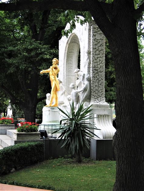 #Vienna Golden statue of Johann Strauss is lovely and well done! #strauss #statues #parkhoppin # ...