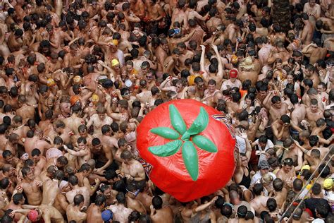 La Tomatina Festival in Spain, a Crazy Tomato Feast