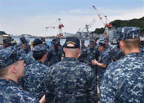 Navy Family in Yokosuka Rallies to Support USS Fitzgerald Crew, Families > Commander, U.S. 7th ...