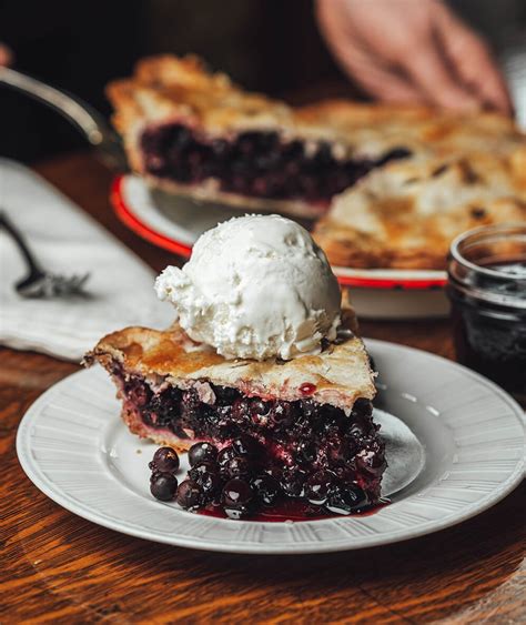 Saskatoon Berry Pie Recipe | Elle Gourmet