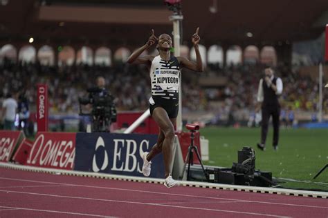 Athletics: Faith Kipyegon sets a new world record - At a glance - Sport News Africa