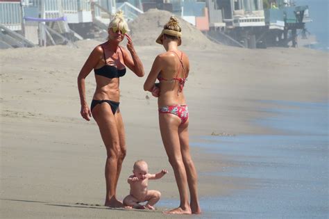 Joe Montana hits beach granddaughter days after kidnapping attempt