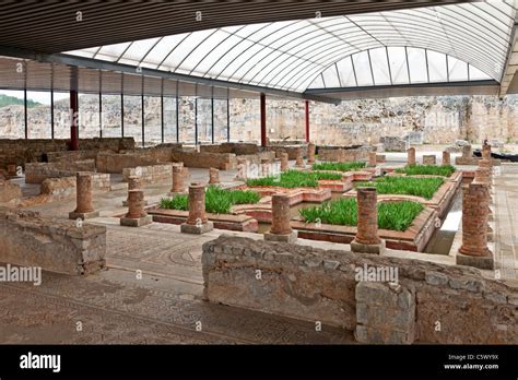 Triclinium roman hi-res stock photography and images - Alamy