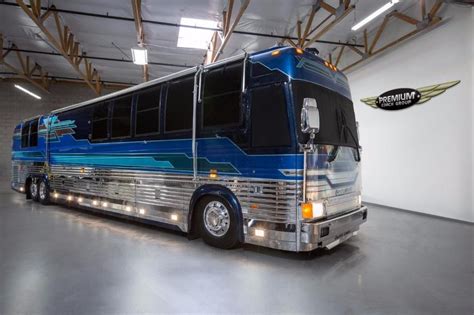 Prevost Le Mirage XL 45 Bus Conversion by Country Coach | Prevost, Luxury bus, Prevost bus