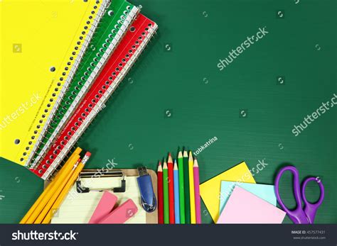 PowerPoint Template: back to school supplies (lmomoolki)