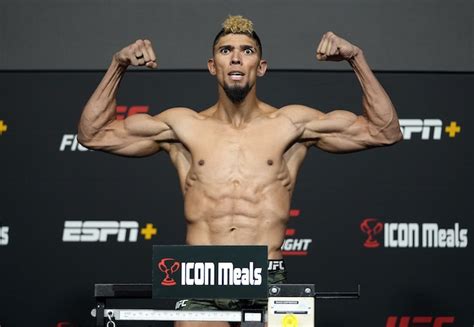 UFC 279: Johnny Walker refreshed, revitalized, ready for action - Quebec News