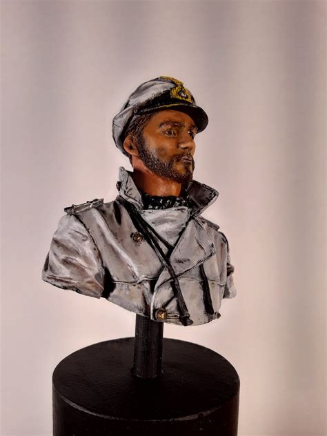 Young Miniatures U-boat Commander WWII Built and Painted Resin Bust Kit ...