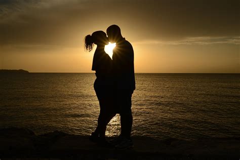 Romantic Kissing Couple Silhouette Wallpapers - Wallpaper Cave