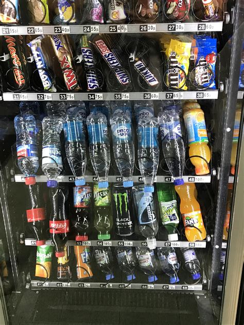 The way these bottles in this vending machine are set up : r/mildlyinteresting