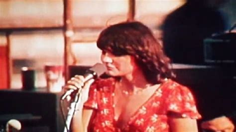 5 Best Live Performances Of Linda Ronstadt