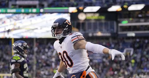 Jimmy Graham, Saints Agree to Contract; 36-Year-Old TE Last Played for Bears in 2021 | News ...