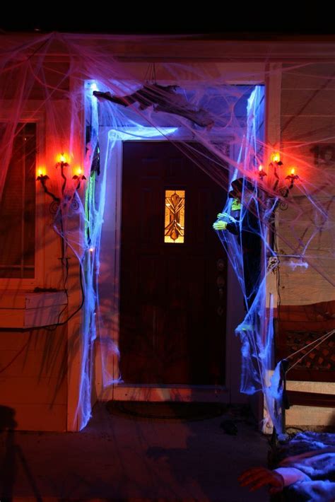 15 Haunted Halloween Decor Ideas for Your Front Porch | Halloween door ...