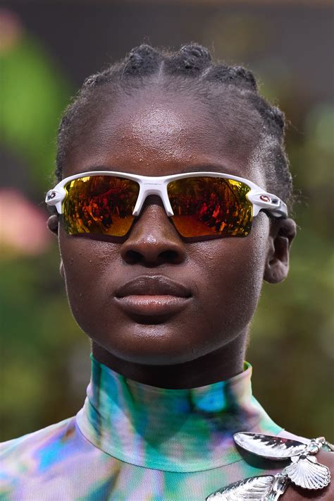 The 5 Key Eyewear Trends Spring 2023 Fashion Accessory Trend